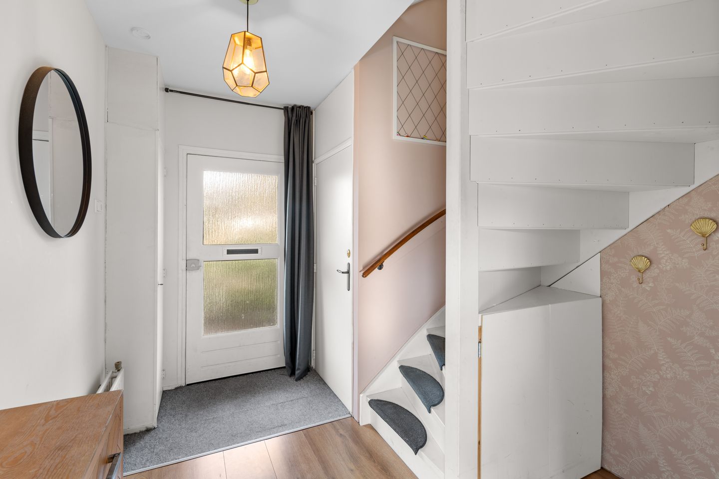 Corner house with spacious garden, two driveways and garage in Zegge — 12