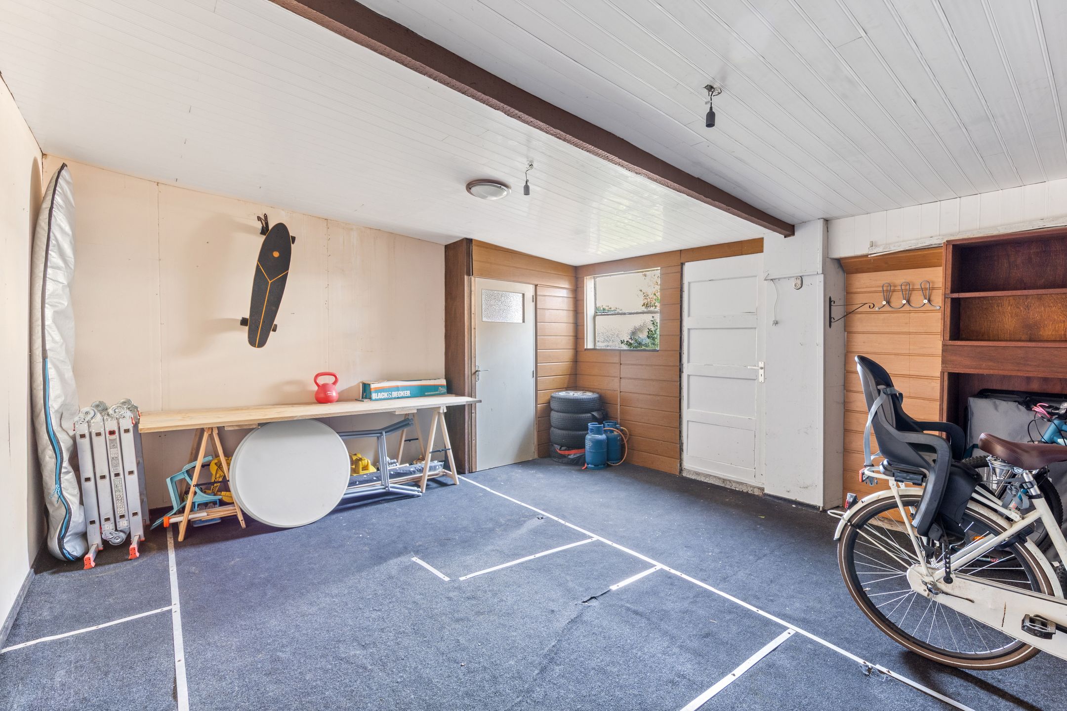 Corner house with spacious garden, two driveways and garage in Zegge — 28