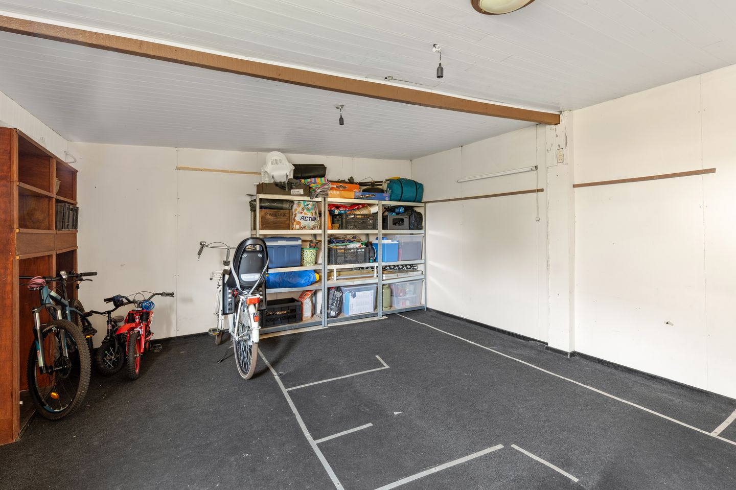Corner house with spacious garden, two driveways and garage in Zegge — 27