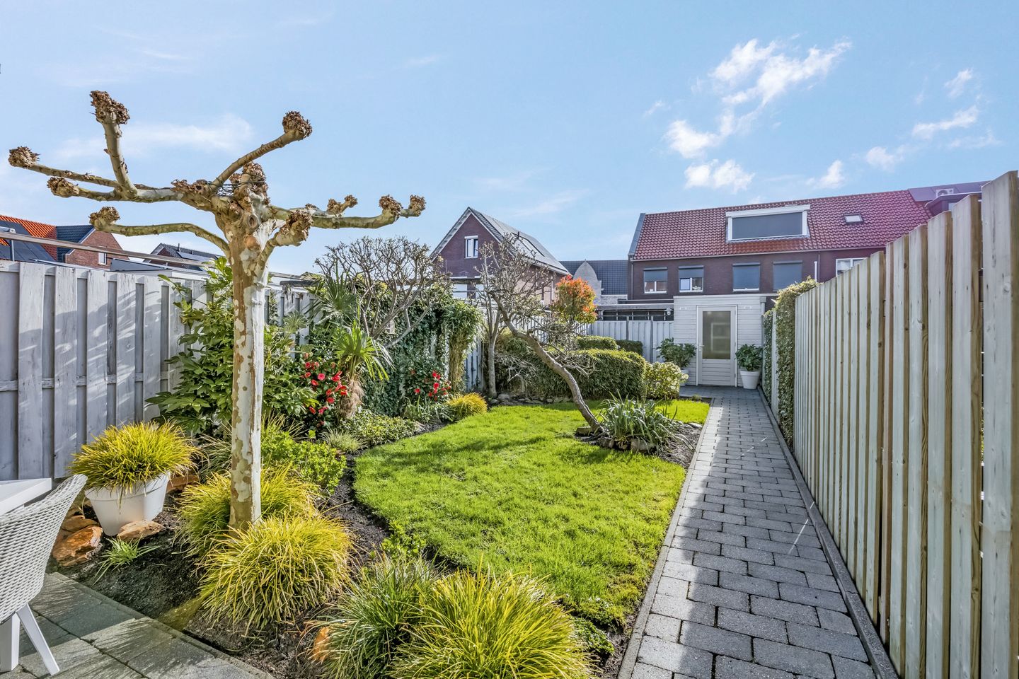 Light terraced house with water views and sunny garden in Rengerswetering — 20