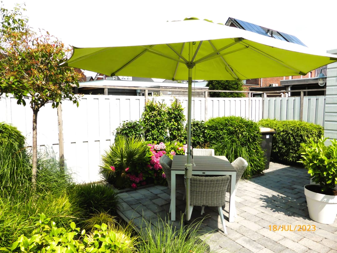 Light terraced house with water views and sunny garden in Rengerswetering — 28