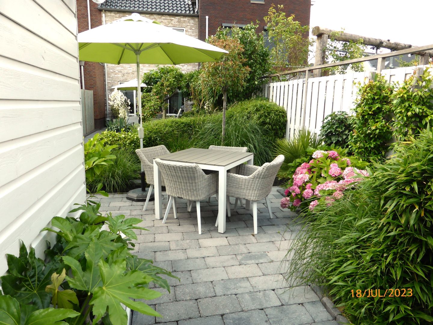 Light terraced house with water views and sunny garden in Rengerswetering — 29