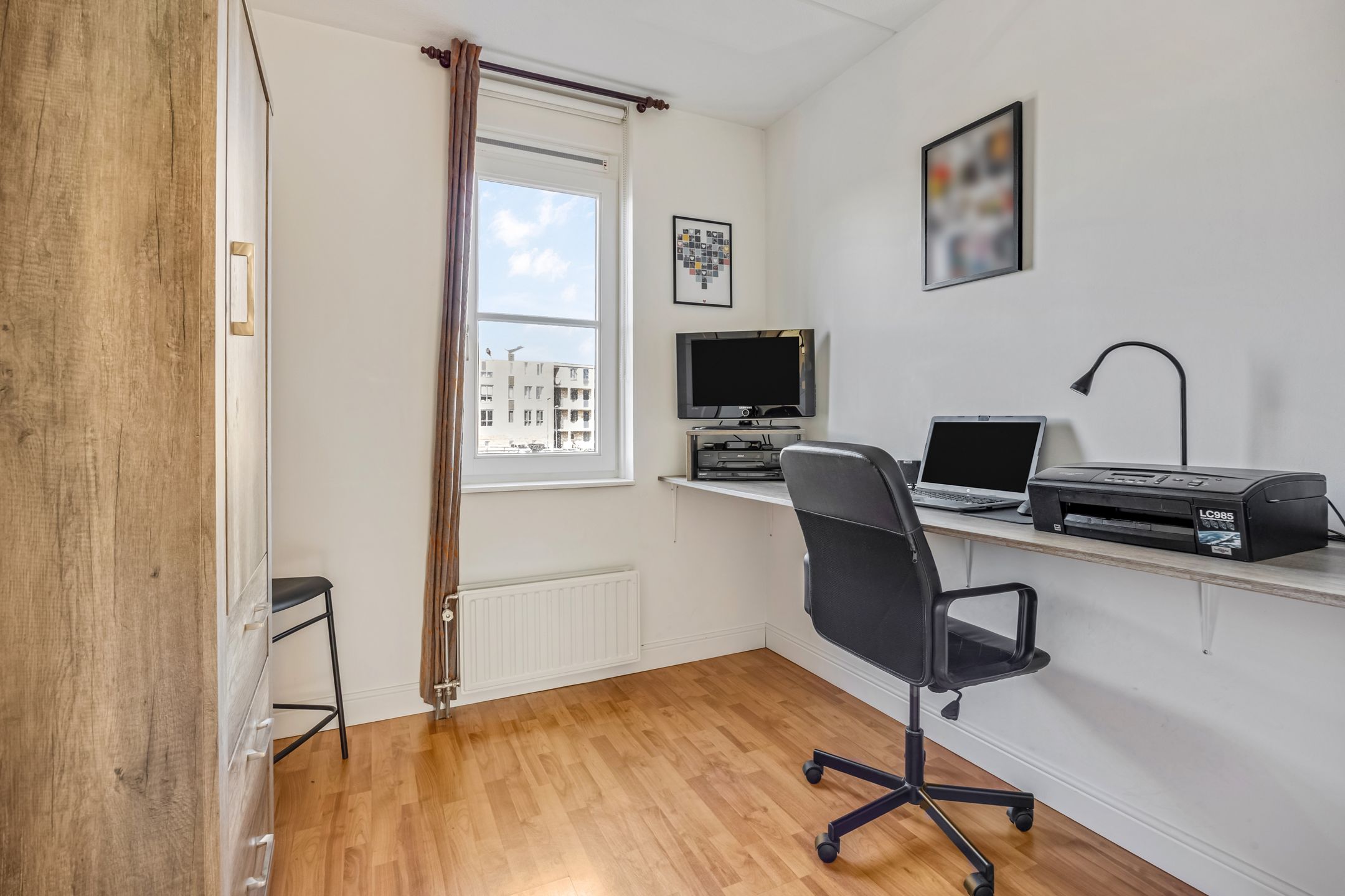 Light terraced house with water views and sunny garden in Rengerswetering — 36