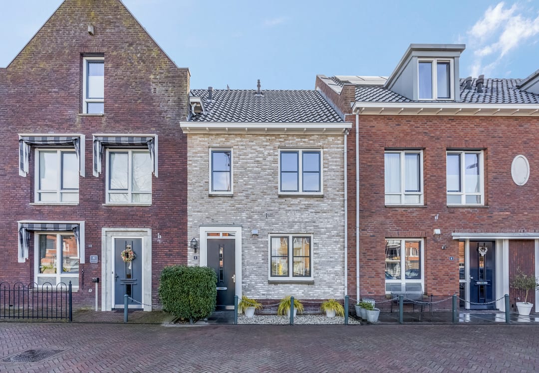 Light terraced house with water views and sunny garden in Rengerswetering — 46