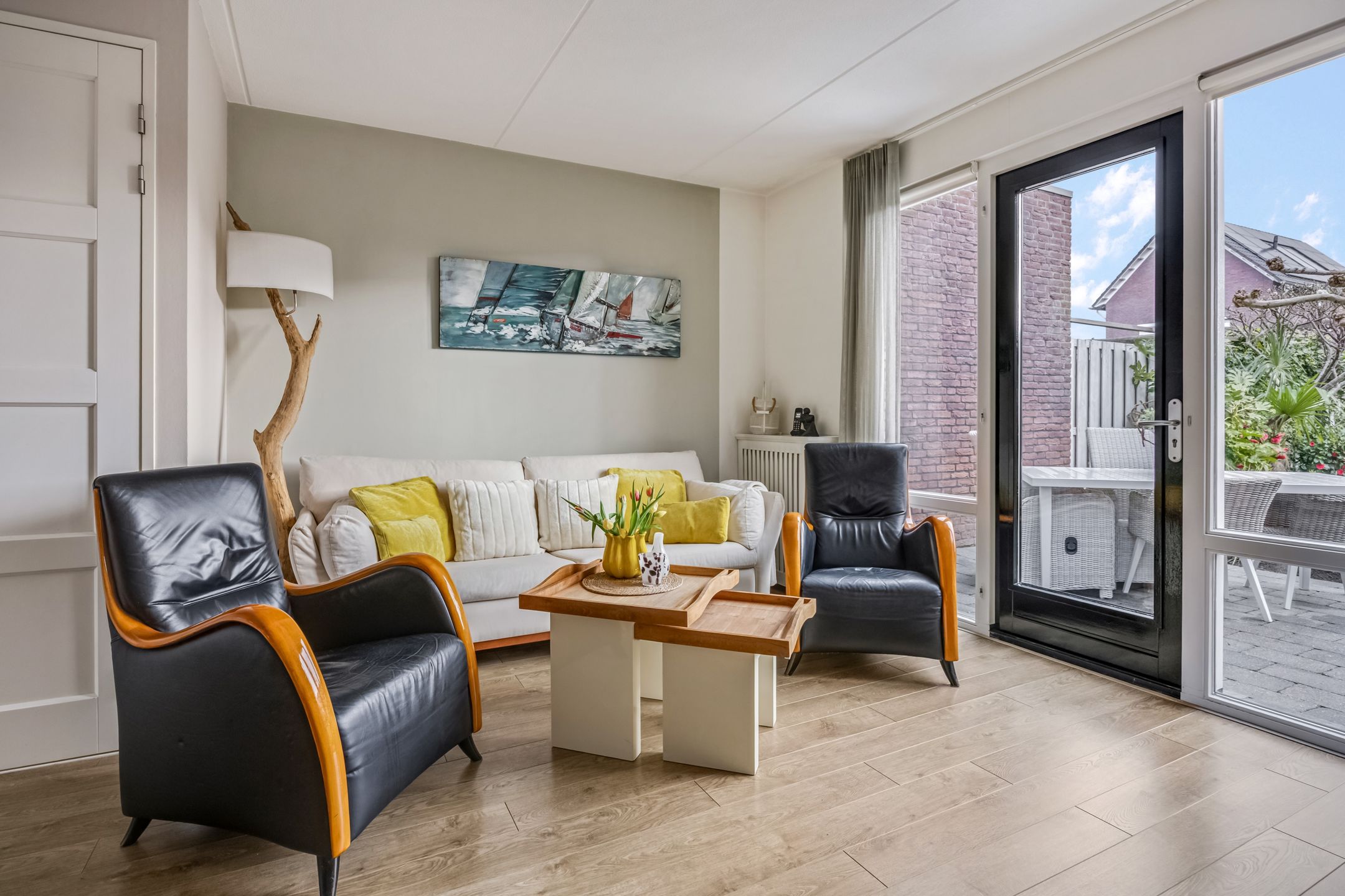 Light terraced house with water views and sunny garden in Rengerswetering — 12