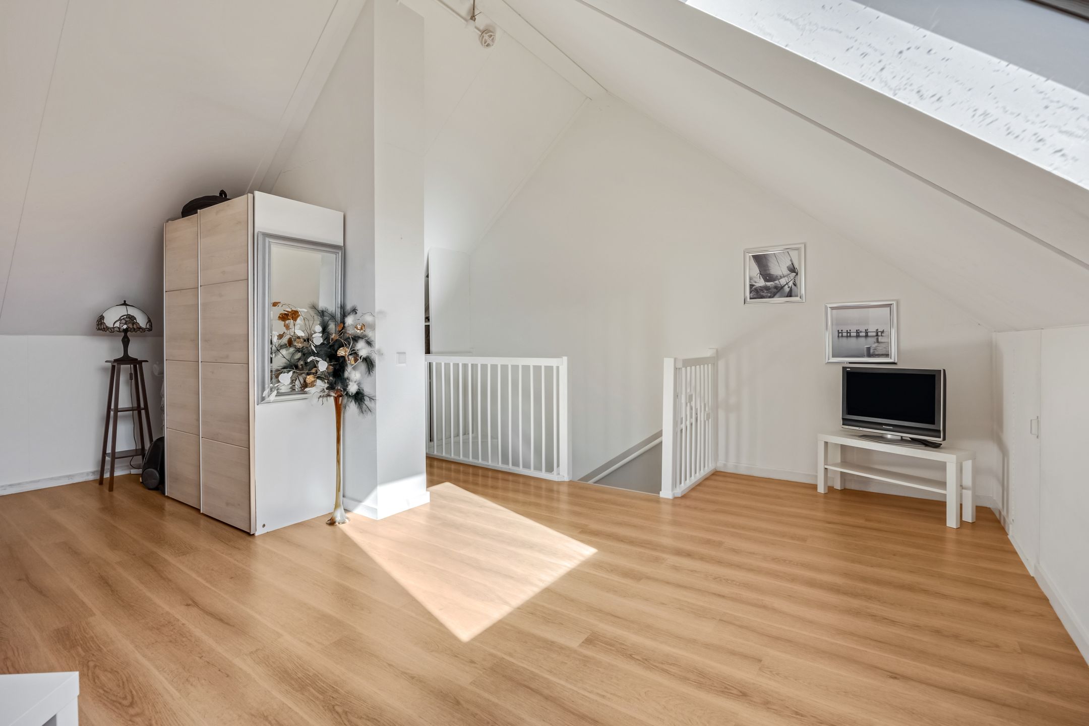 Light terraced house with water views and sunny garden in Rengerswetering — 42