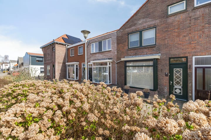 Photo 2 of van der Duyn van Maasdamstraat 13