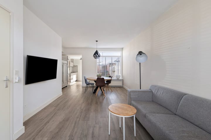 Photo 4 of van der Duyn van Maasdamstraat 13