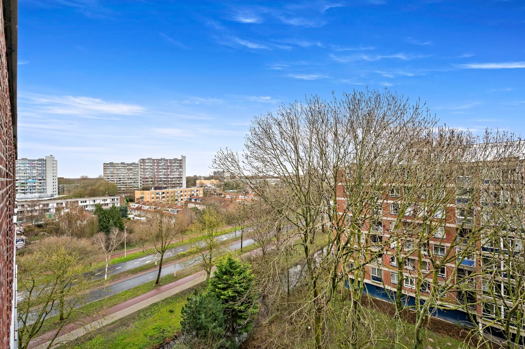 Spacious Top Floor Apartment with Magnificent Views in Burgen en Horsten — 15