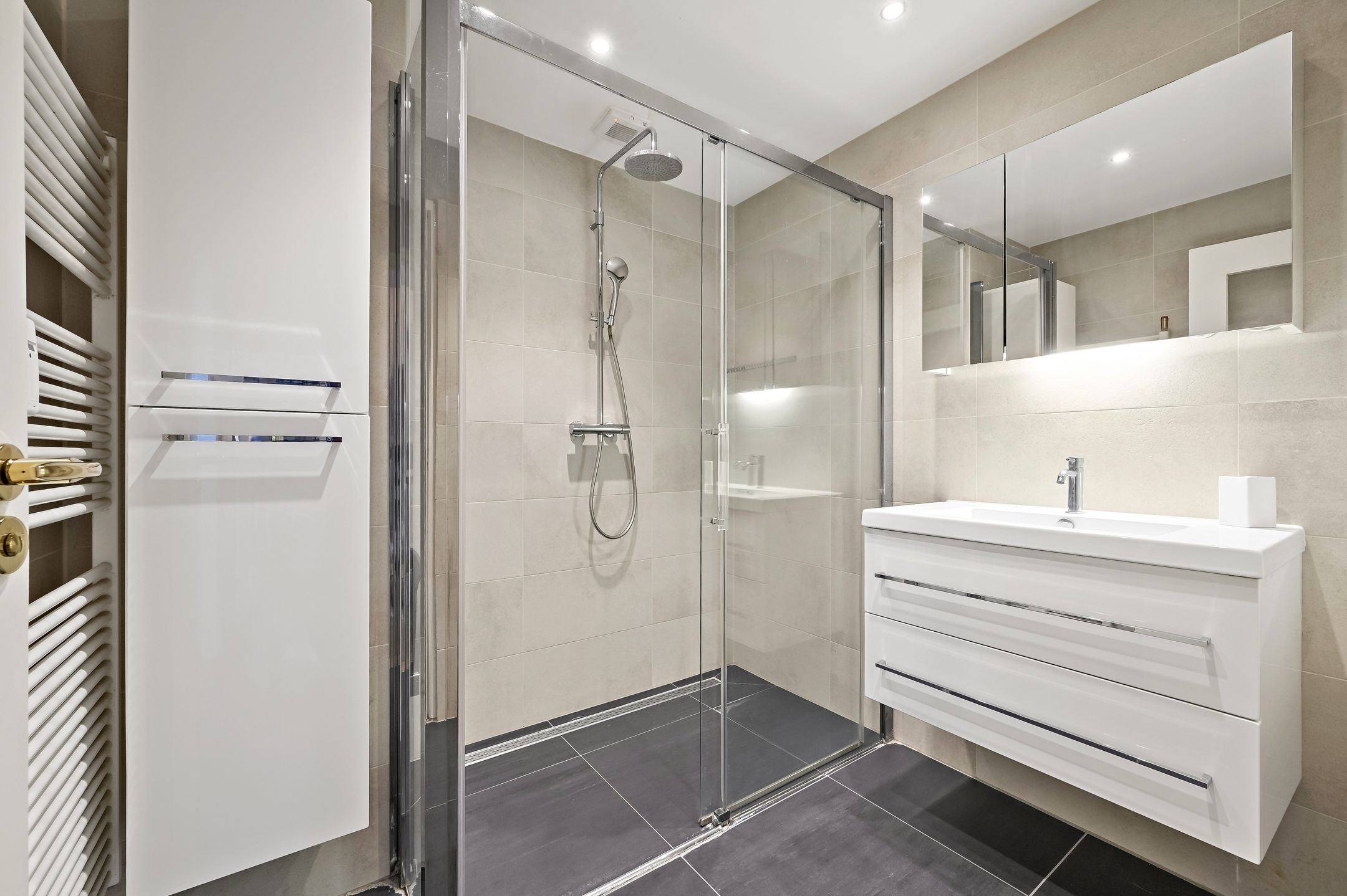 Spacious Top Floor Apartment with Magnificent Views in Burgen en Horsten — 28