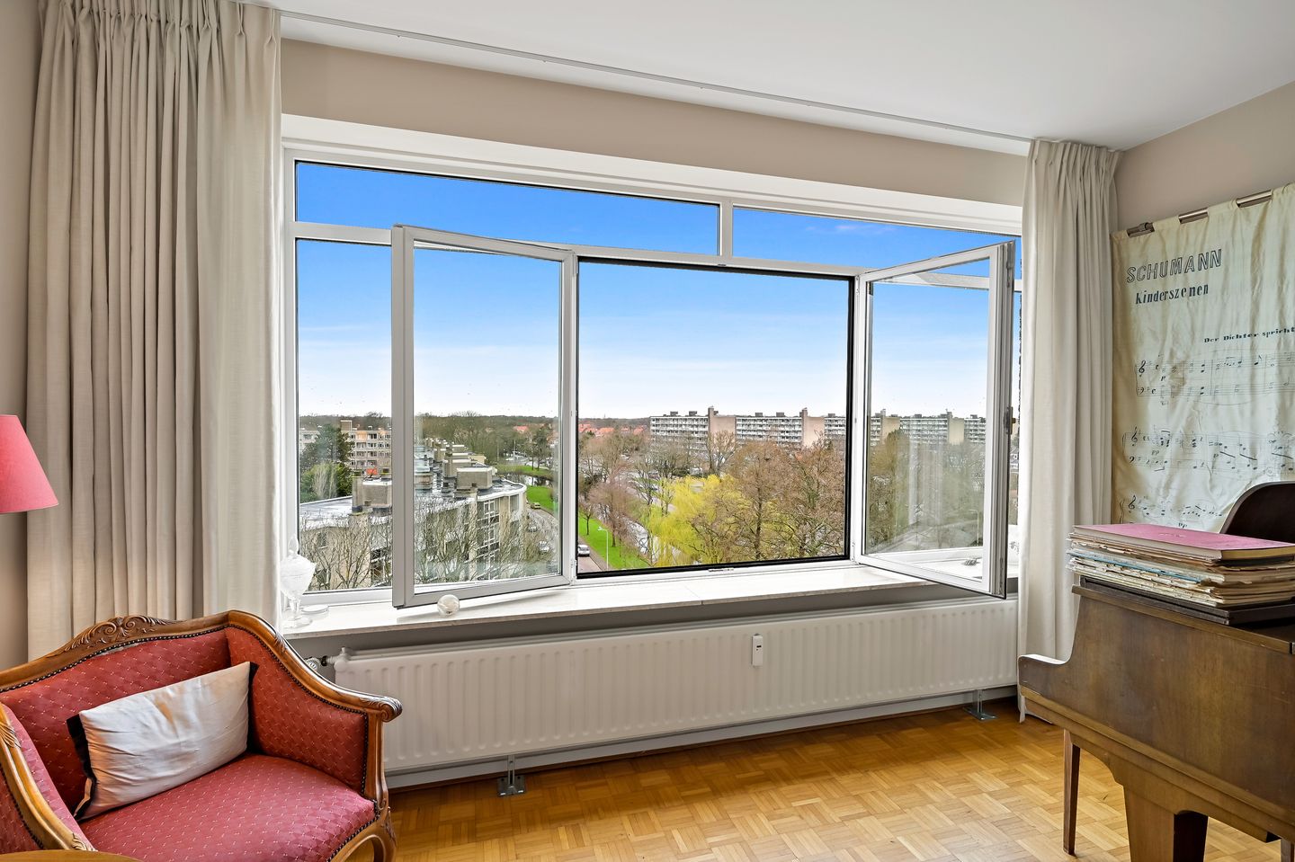 Spacious Top Floor Apartment with Magnificent Views in Burgen en Horsten — 18