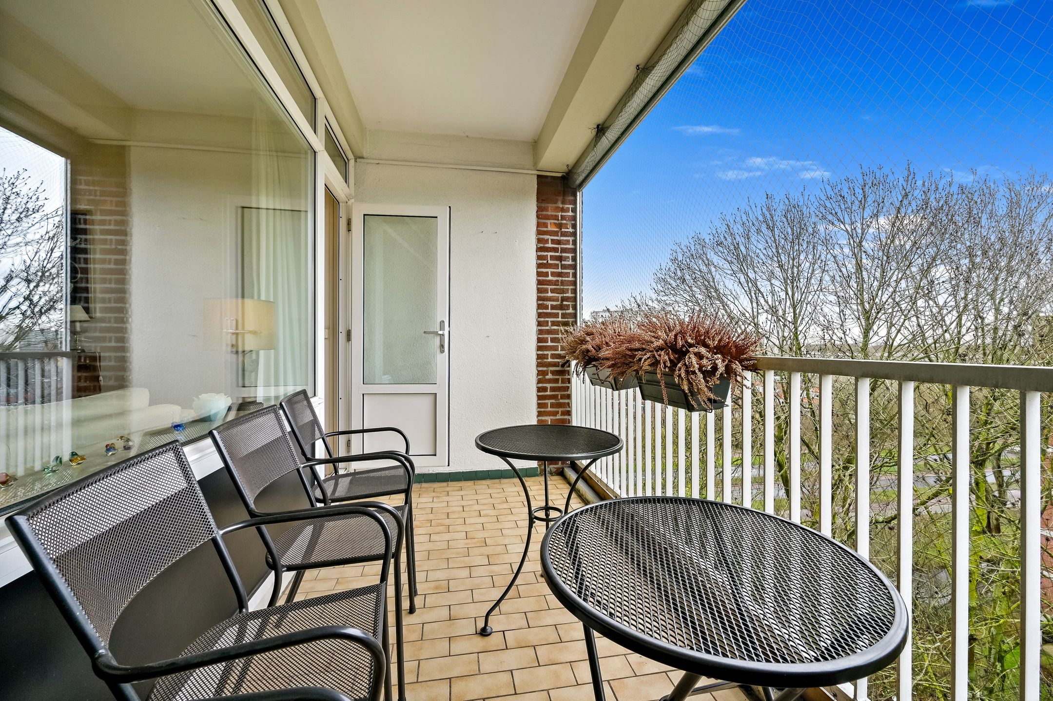 Spacious Top Floor Apartment with Magnificent Views in Burgen en Horsten — 13