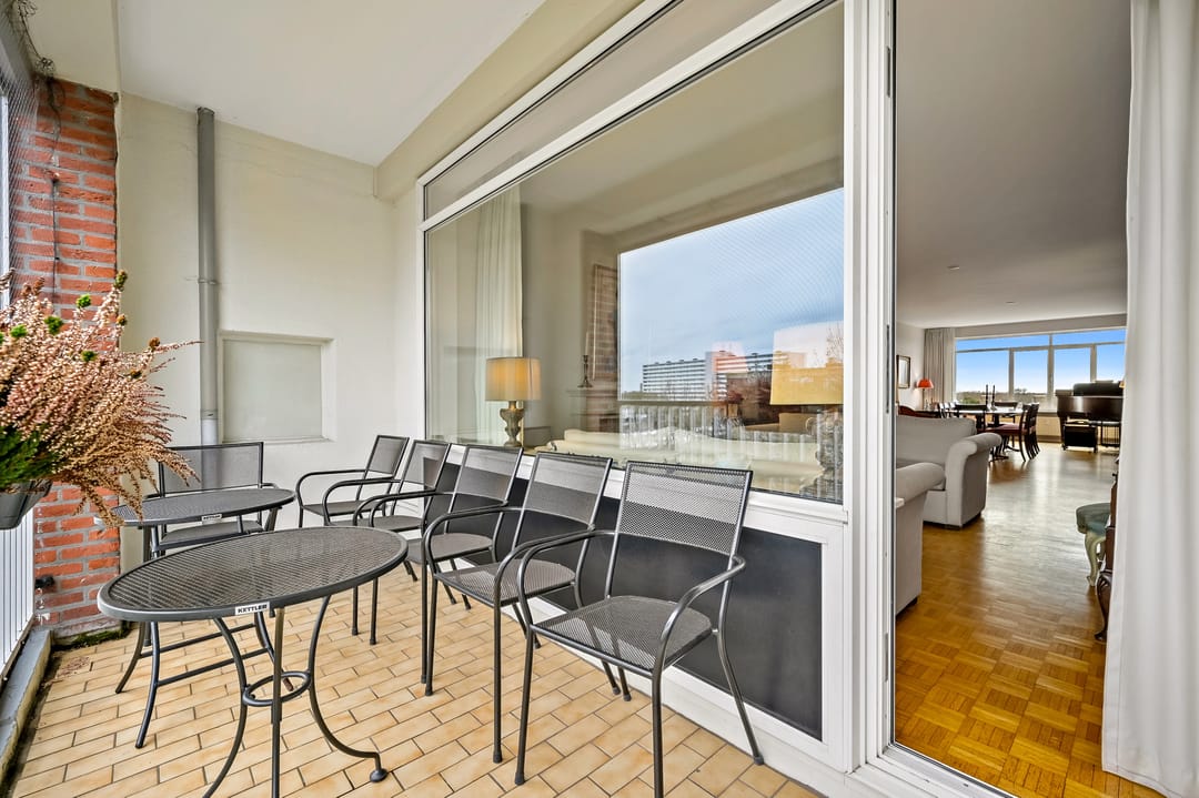 Spacious Top Floor Apartment with Magnificent Views in Burgen en Horsten — 14