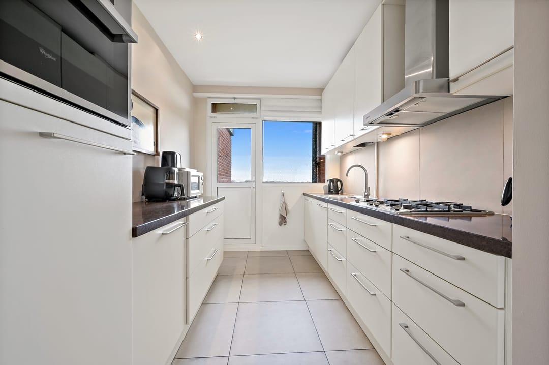 Spacious Top Floor Apartment with Magnificent Views in Burgen en Horsten — 21