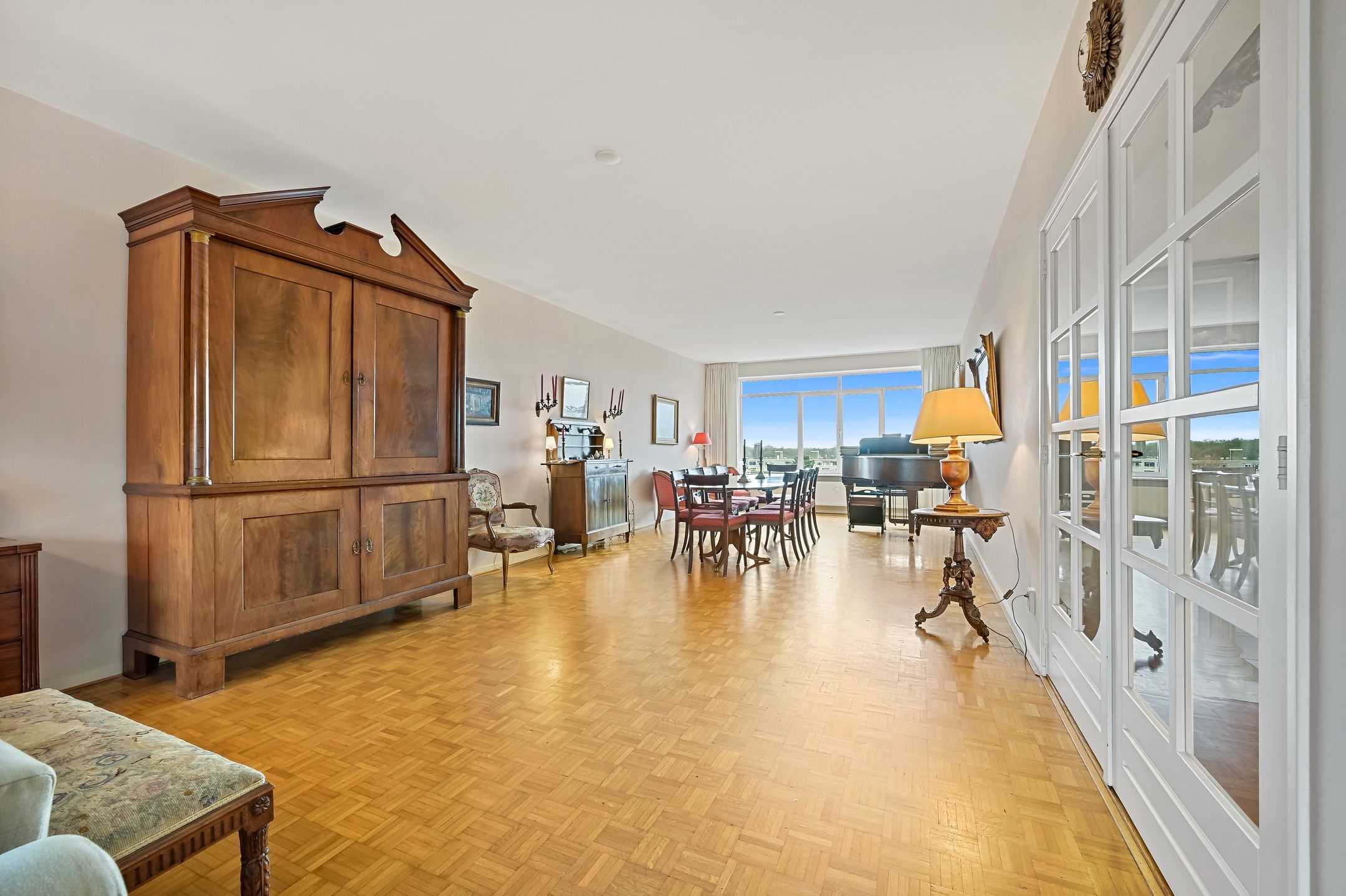 Spacious Top Floor Apartment with Magnificent Views in Burgen en Horsten — 16