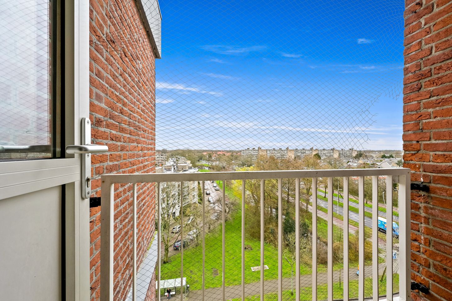 Spacious Top Floor Apartment with Magnificent Views in Burgen en Horsten — 23