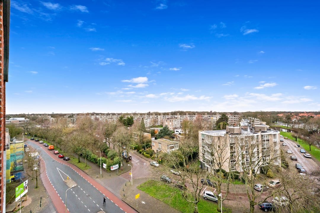 Spacious Top Floor Apartment with Magnificent Views in Burgen en Horsten — 35