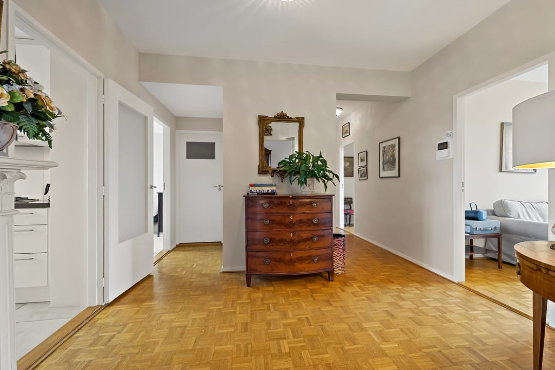 Spacious Top Floor Apartment with Magnificent Views in Burgen en Horsten — 30
