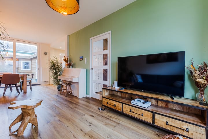 Photo 5 of Floresstraat 122