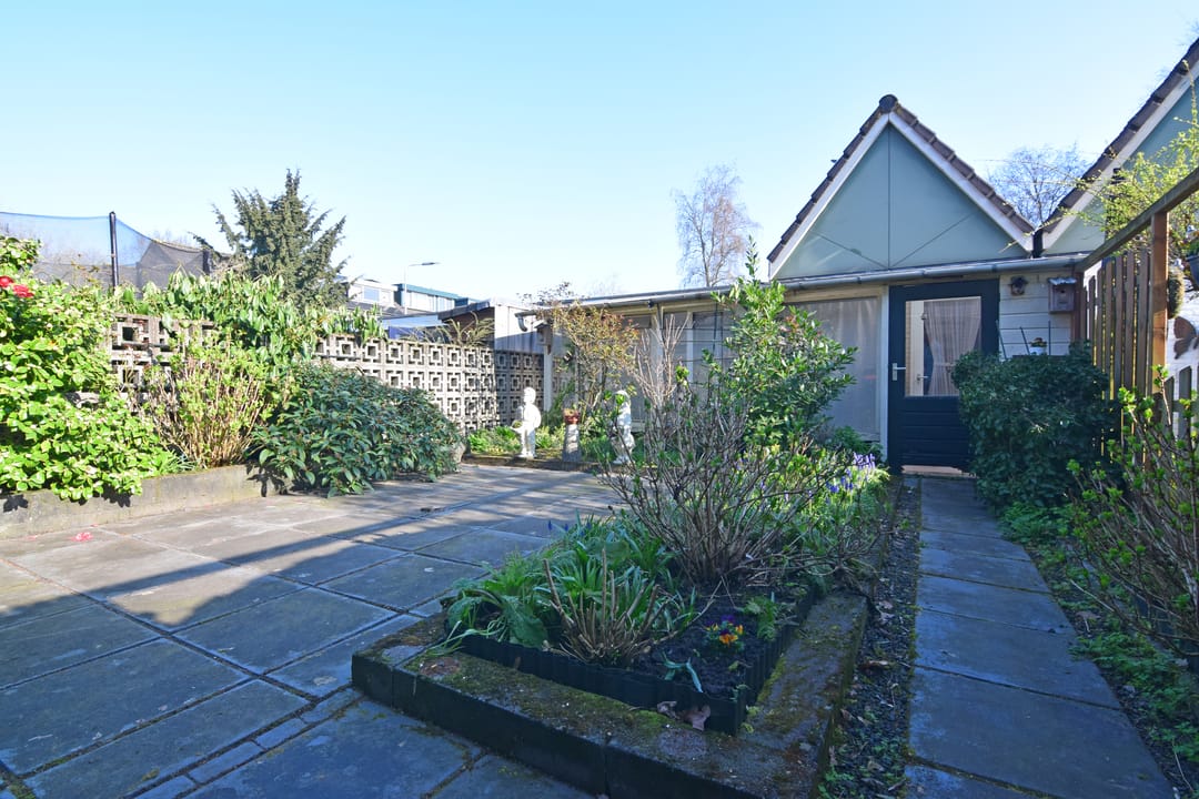 Spacious 4-bedroom family home with garden and garage in IJsselveld-West — 24