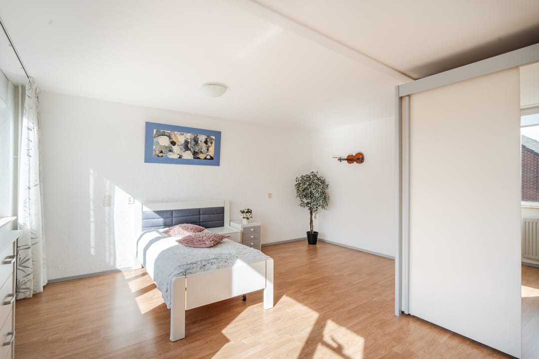 Spacious Family Home with Sunny Garden in Child-Friendly Alkmaar Neighborhood — 26
