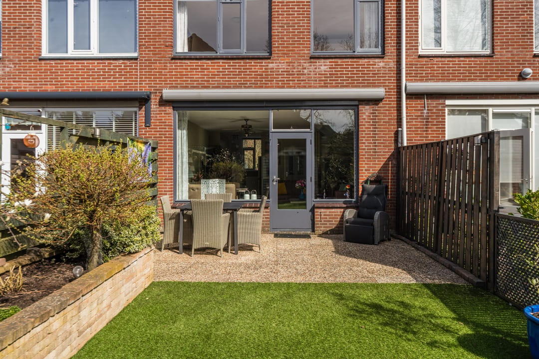 Spacious Family Home with Sunny Garden in Child-Friendly Alkmaar Neighborhood — 46
