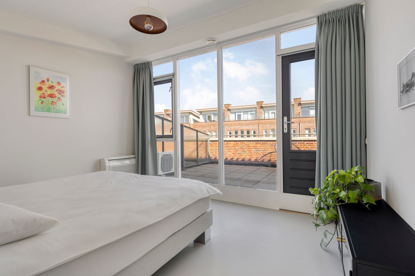 Photo 19 of Van Oldenbarneveltstraat 19