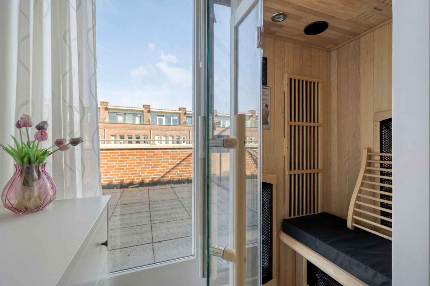 Photo 25 of Van Oldenbarneveltstraat 19