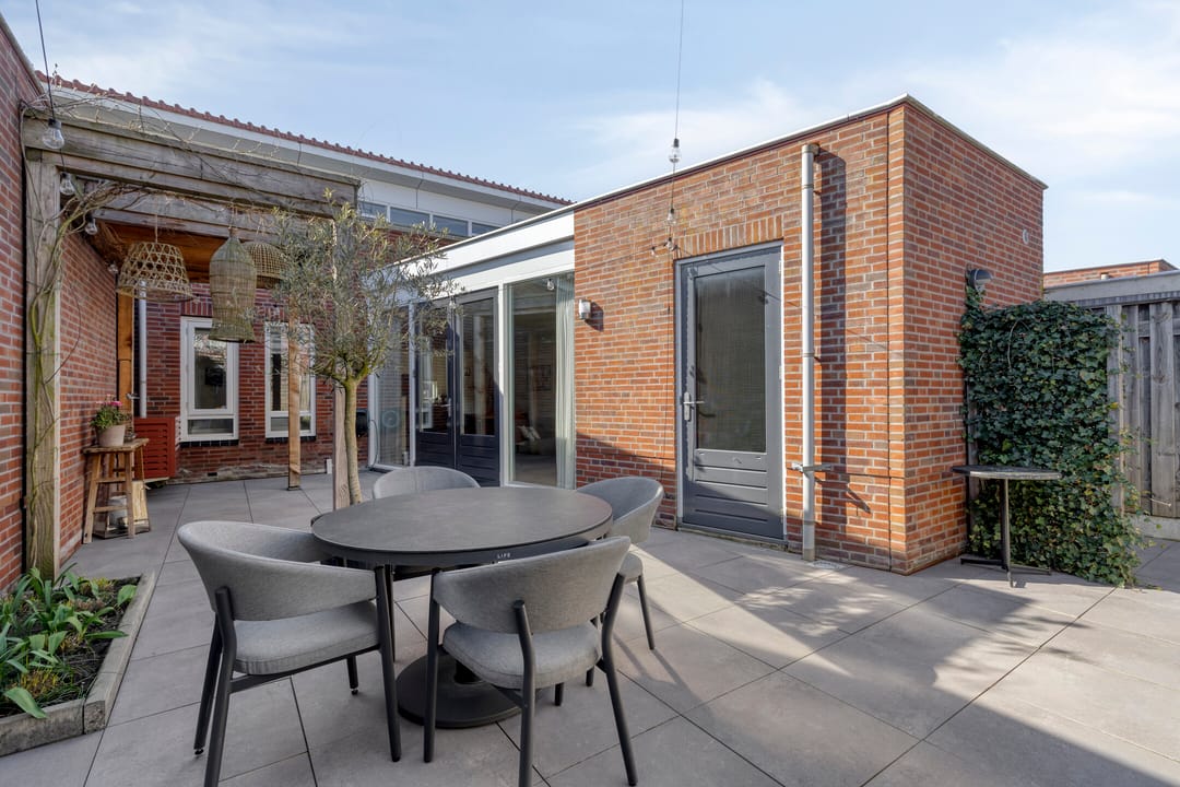 Photo 31 of Van Oldenbarneveltstraat 19