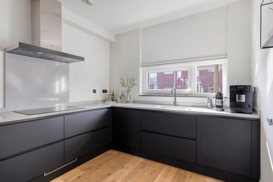 Photo 13 of Van Oldenbarneveltstraat 19