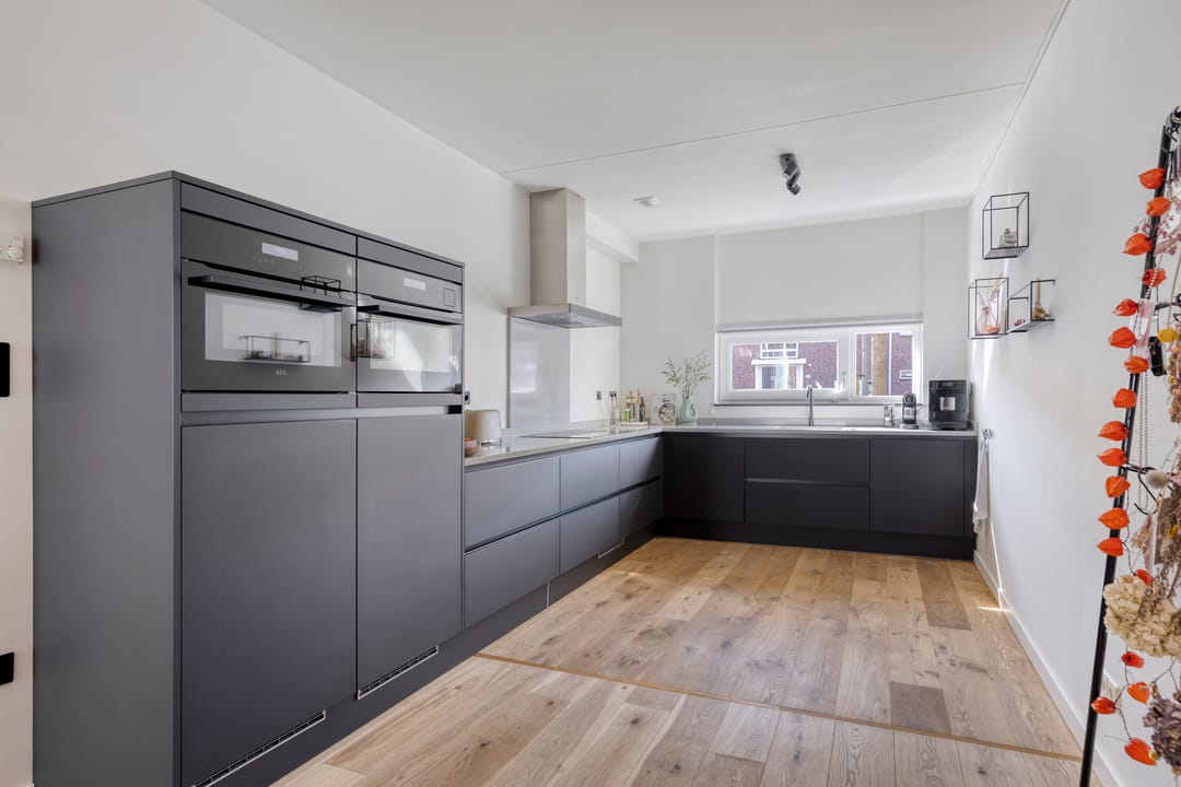 Photo 2 of Van Oldenbarneveltstraat 19