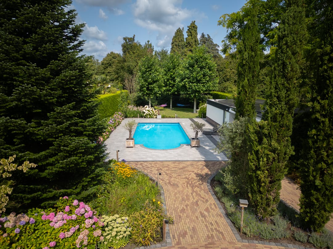 Luxury Villa in Frank Lloyd Wright Style with Private Pool and Wellness Facilities — 52