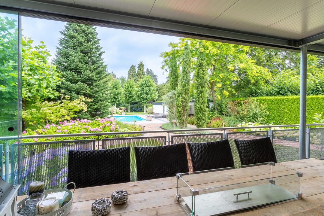 Luxury Villa in Frank Lloyd Wright Style with Private Pool and Wellness Facilities — 61