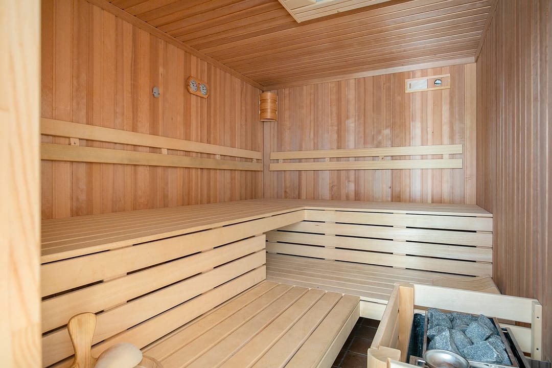 Luxury Villa in Frank Lloyd Wright Style with Private Pool and Wellness Facilities — 56
