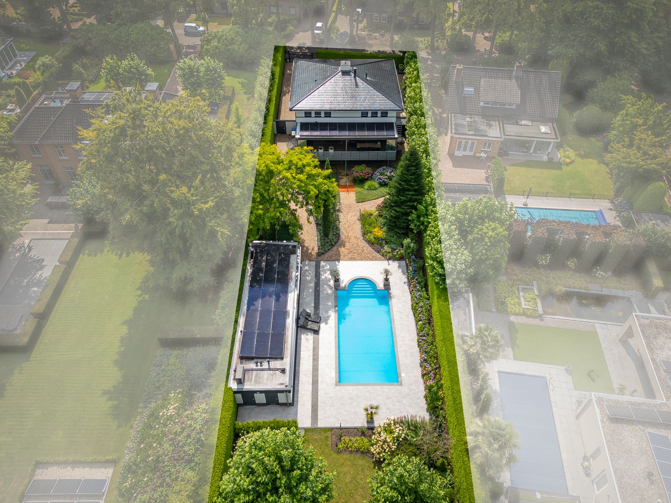 Luxury Villa in Frank Lloyd Wright Style with Private Pool and Wellness Facilities — 69