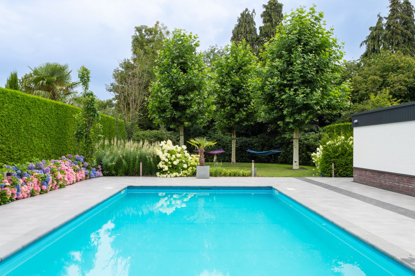 Luxury Villa in Frank Lloyd Wright Style with Private Pool and Wellness Facilities — 49