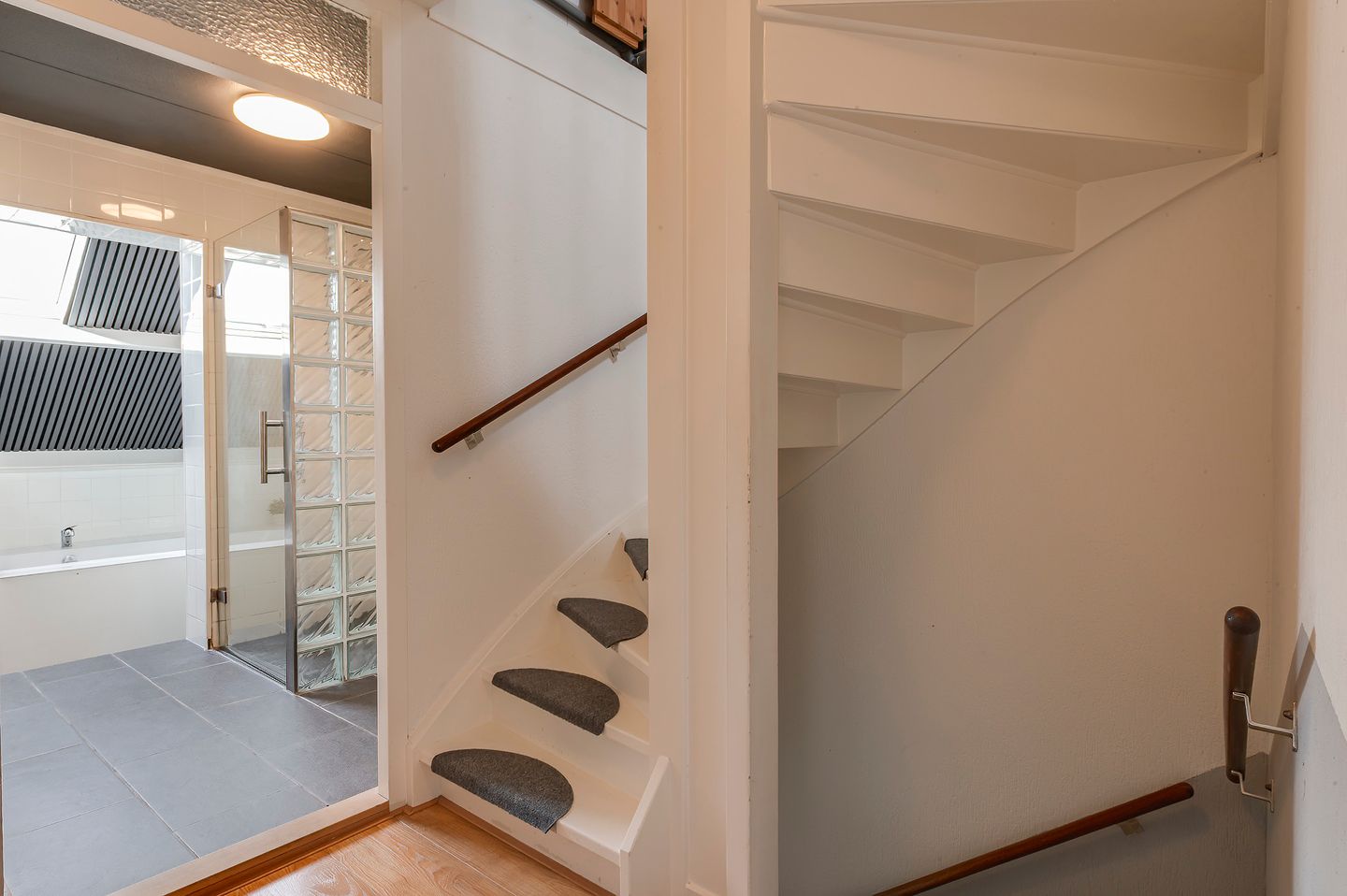 Spacious extended family home with six bedrooms and deep southeast-facing garden in Cothen — 60
