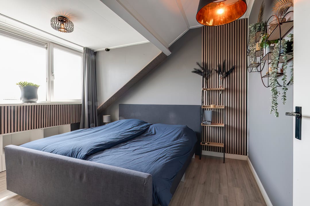 Spacious extended family home with six bedrooms and deep southeast-facing garden in Cothen — 63