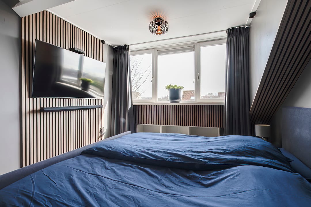 Spacious extended family home with six bedrooms and deep southeast-facing garden in Cothen — 64
