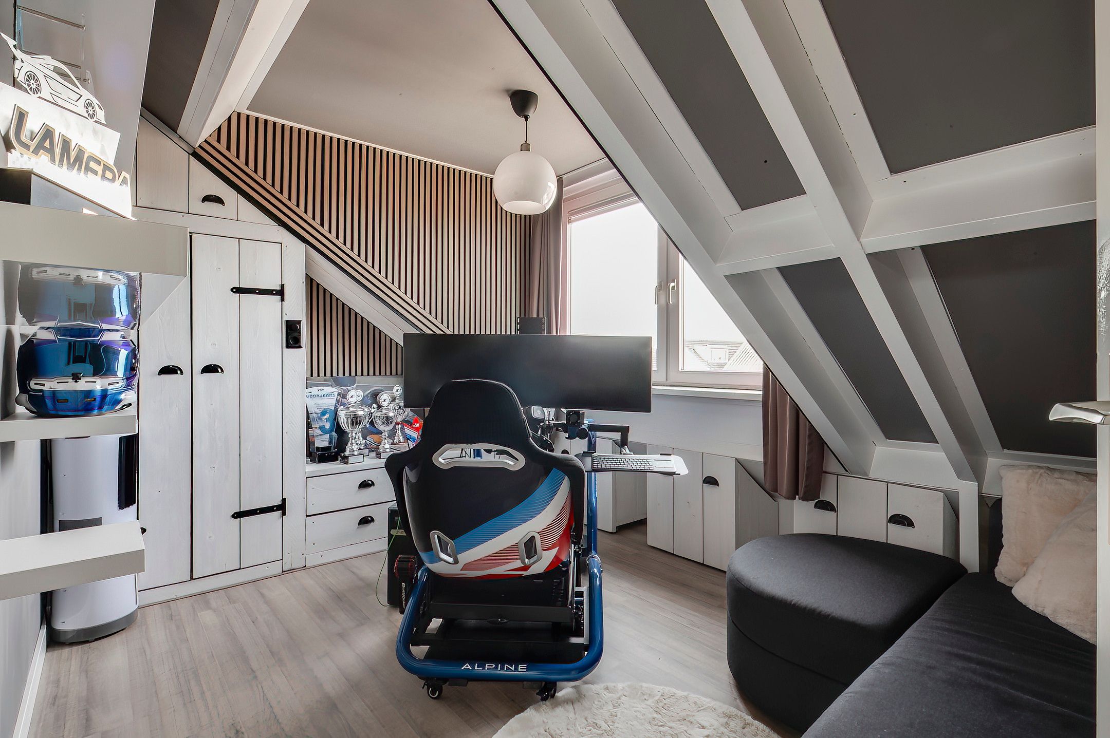 Spacious extended family home with six bedrooms and deep southeast-facing garden in Cothen — 65
