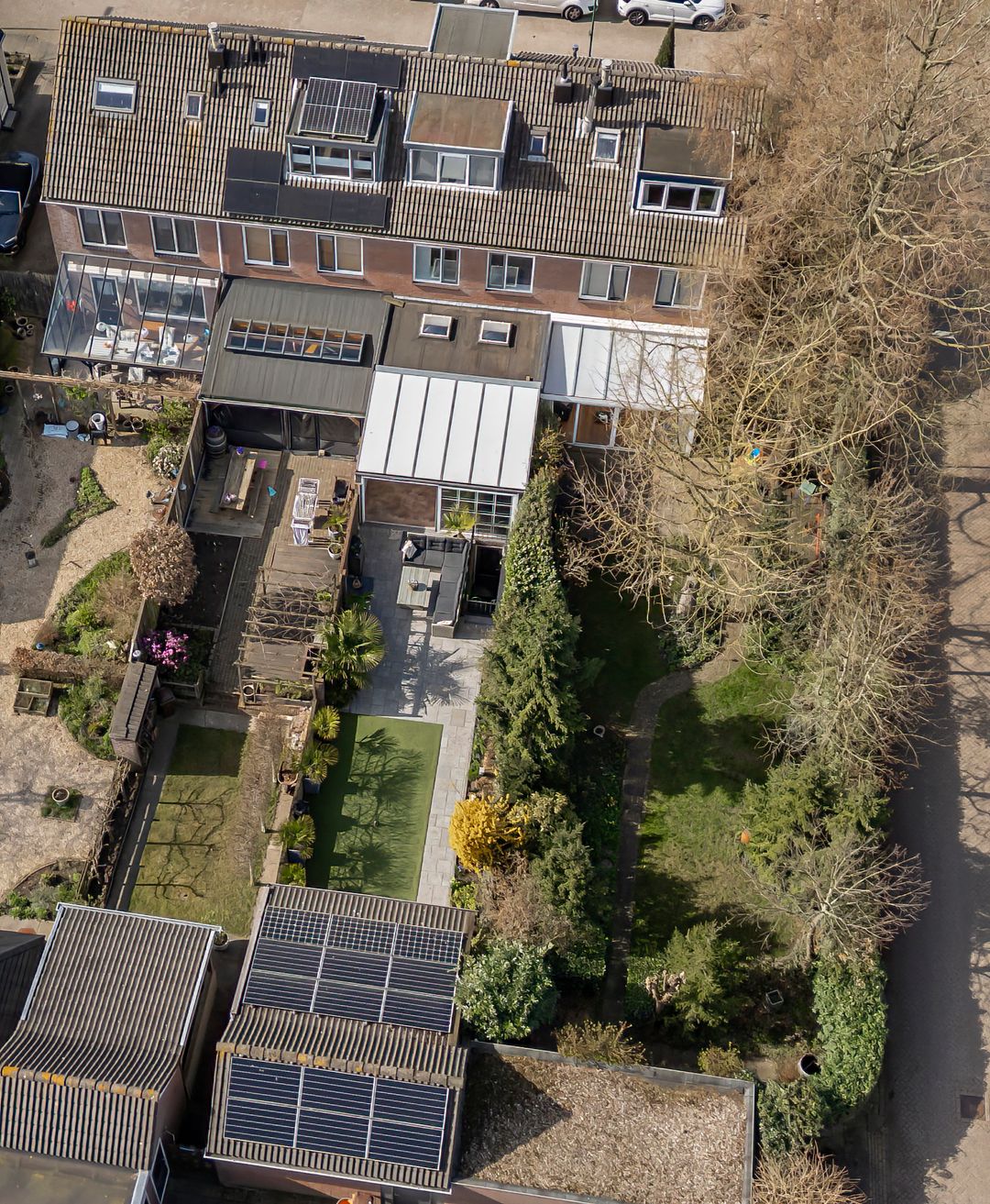 Spacious extended family home with six bedrooms and deep southeast-facing garden in Cothen — 58