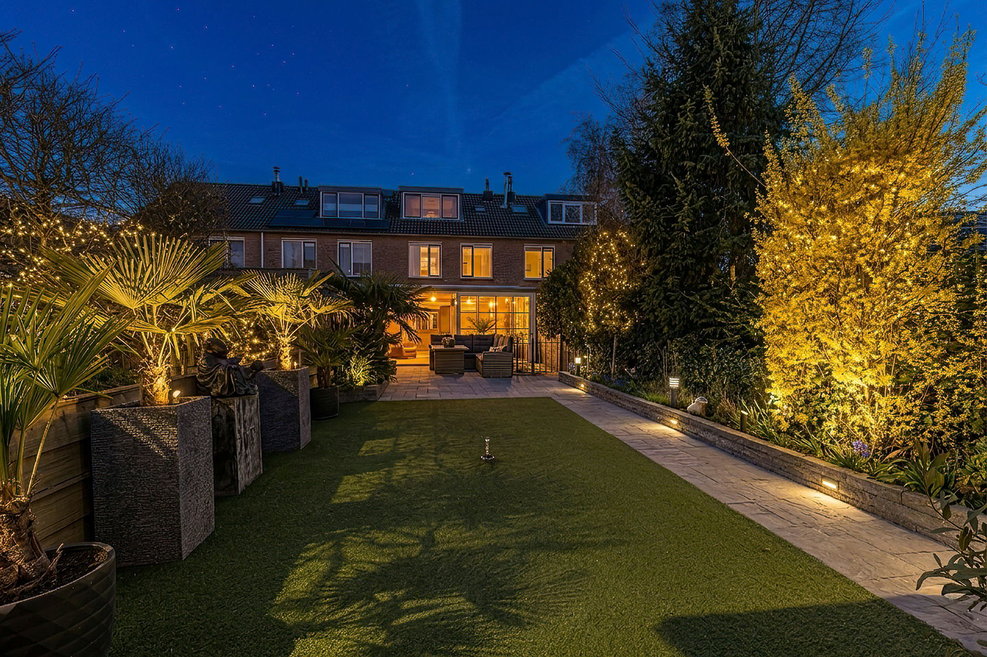 Spacious extended family home with six bedrooms and deep southeast-facing garden in Cothen — 80