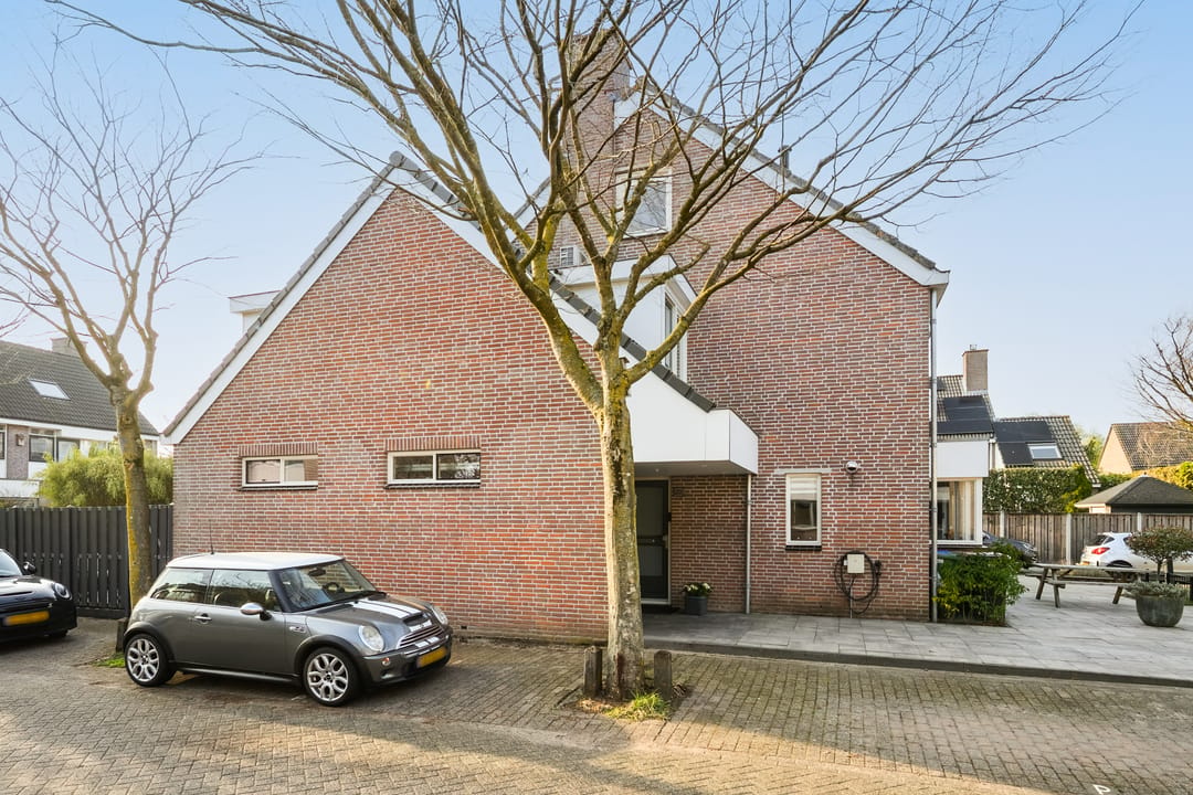 Spacious semi-detached family home with 5 bedrooms near Gooimeer in Huizen — 42