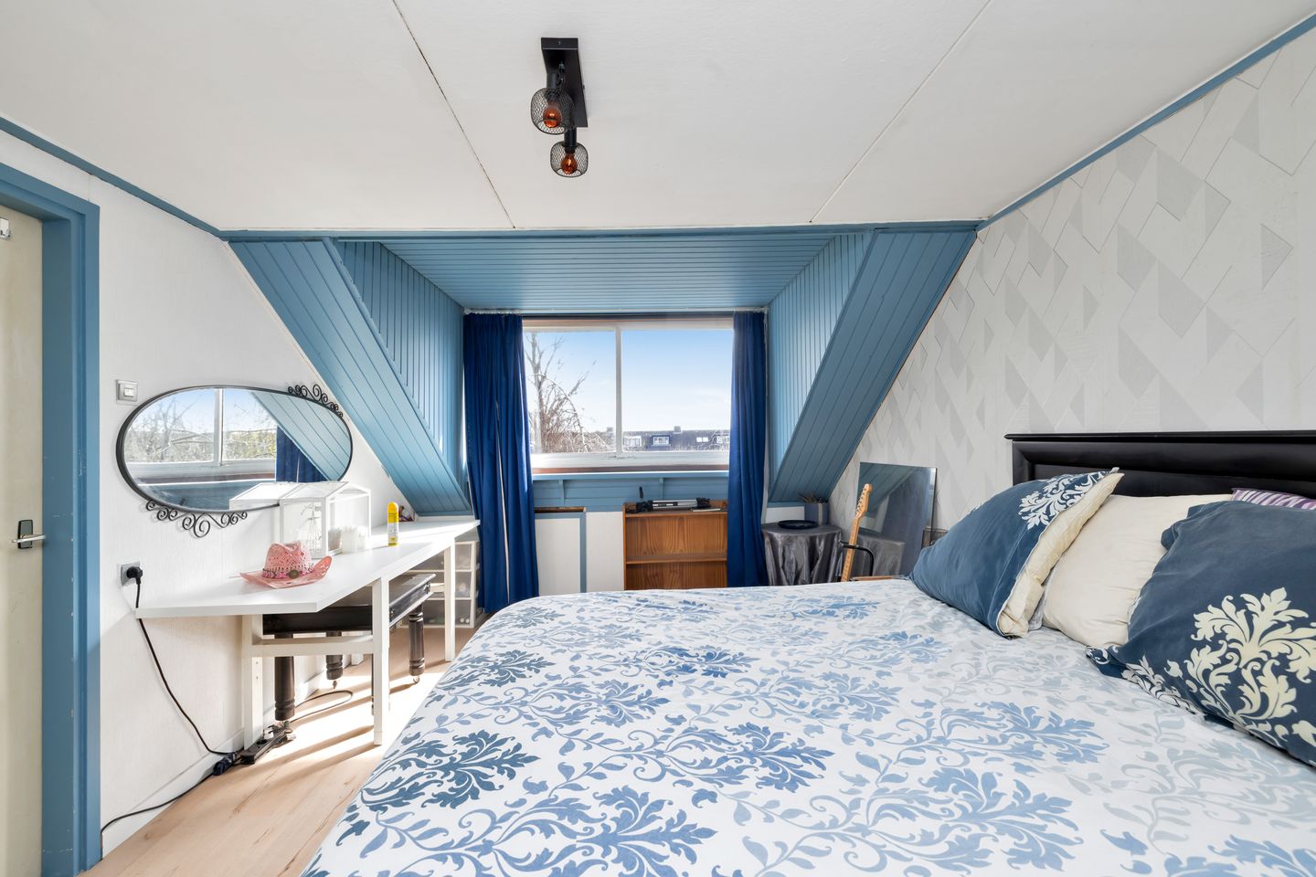 Spacious Family Home with Unobstructed Views Over Greenery and Water in Kudelstaart — 25