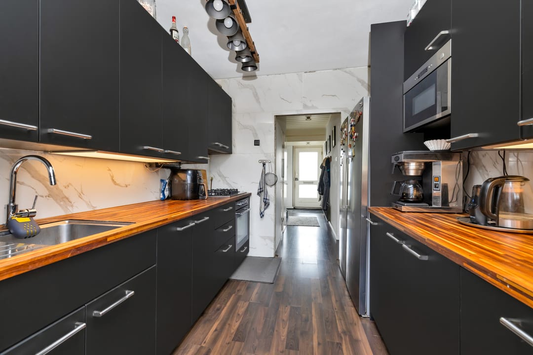 Spacious Family Home with Unobstructed Views Over Greenery and Water in Kudelstaart — 17