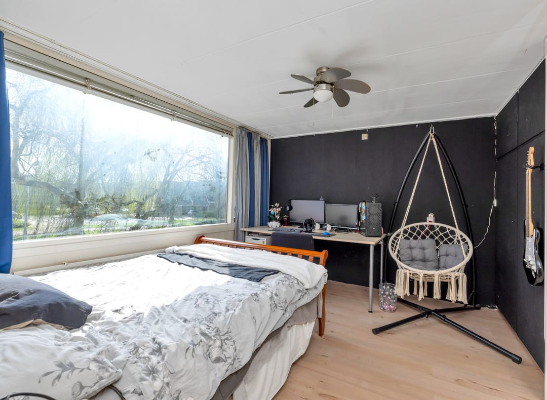 Spacious Family Home with Unobstructed Views Over Greenery and Water in Kudelstaart — 22