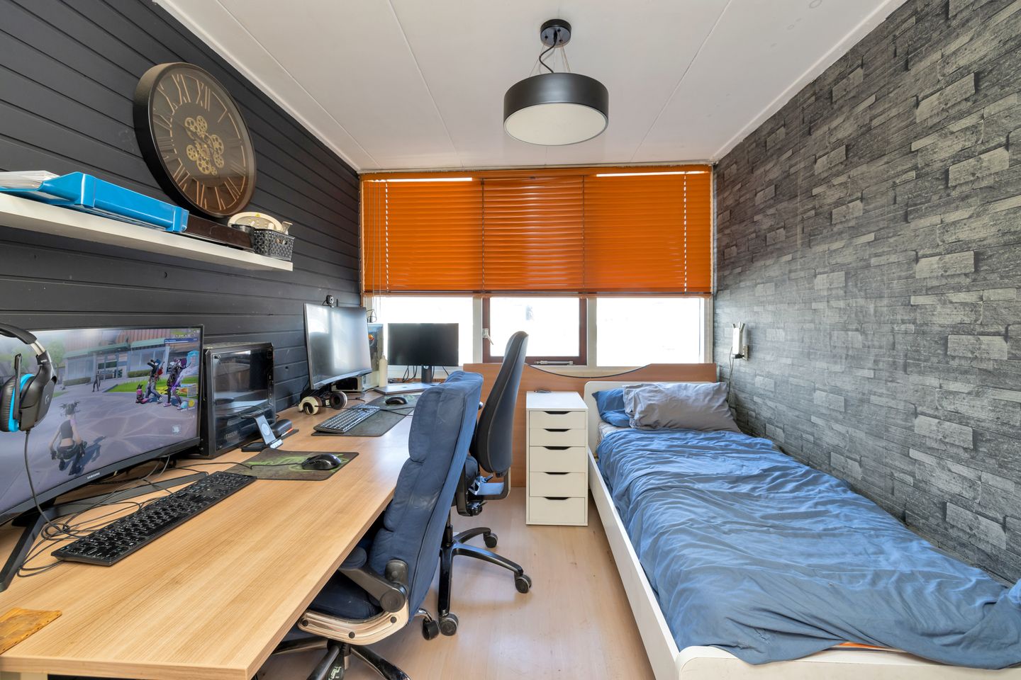 Spacious Family Home with Unobstructed Views Over Greenery and Water in Kudelstaart — 20
