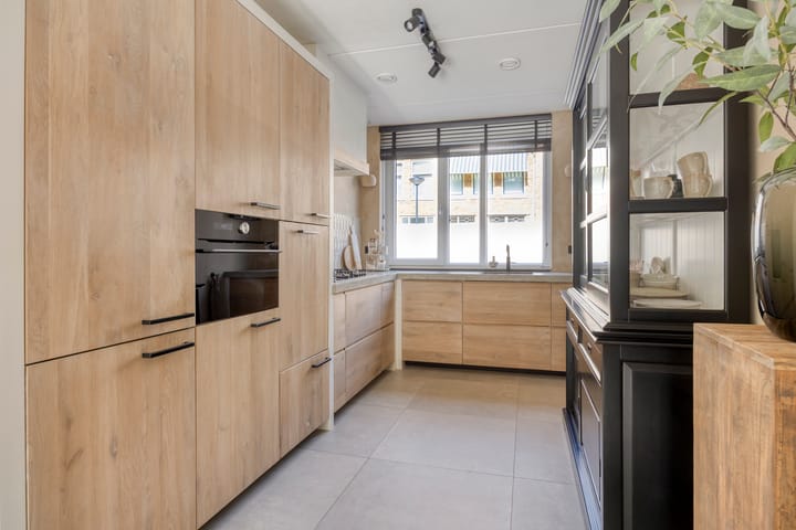 Photo 3 of Thomas à Kempisstraat 27