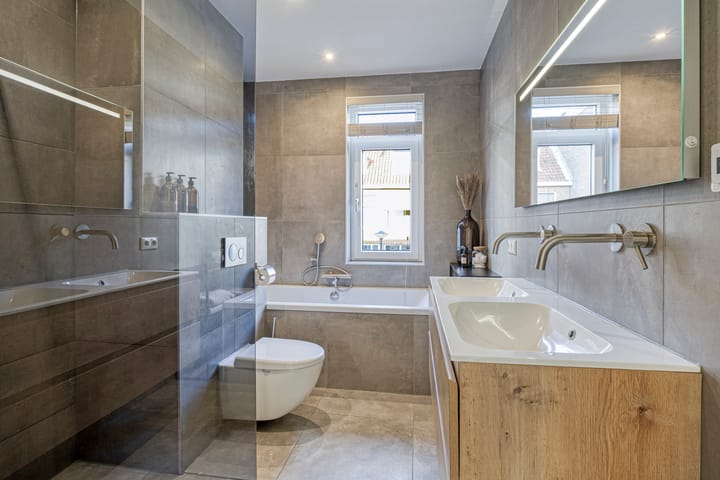 Photo 4 of Thomas à Kempisstraat 27