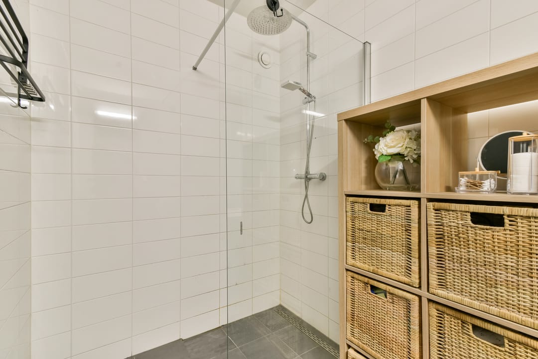 Renovated three-room apartment on 13th floor with panoramic views — 15